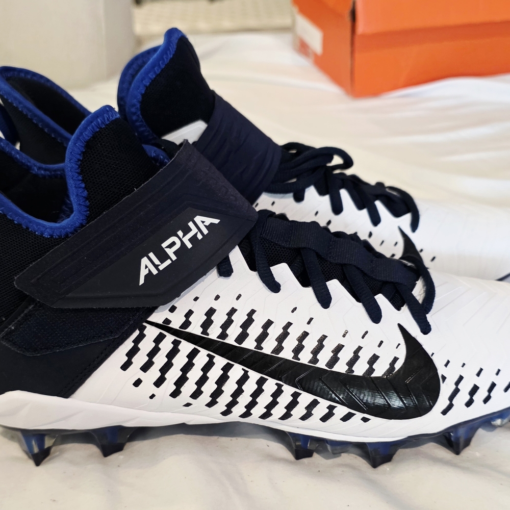 Nike Alpha Menace Pro 2 Mid Football Cleats